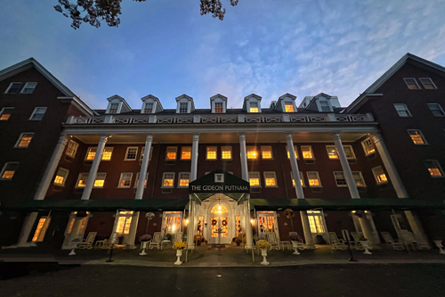 Exterior view of Gideon Putnam Hotel at night