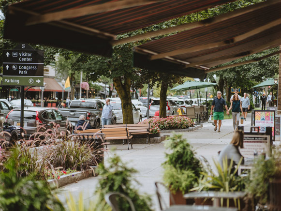 Shopping in downtown Saratoga Springs